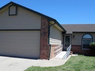 2310 N Ridgewood Ct, Wichita, KS 67220