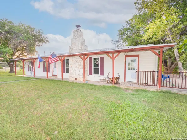 1628 County Road 357, Utopia, TX 78884