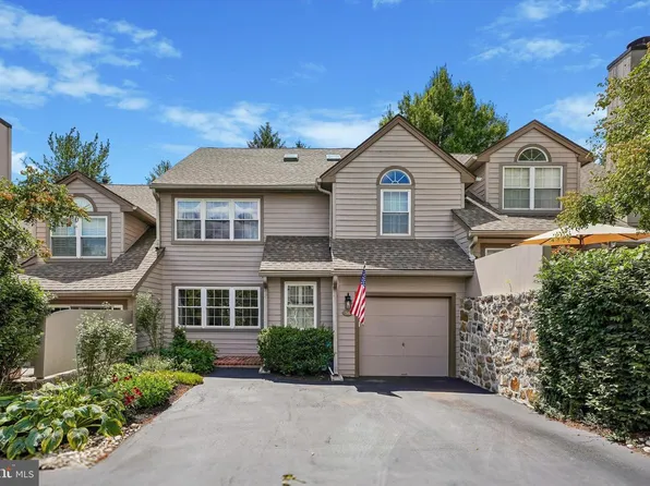 34 Manchester Ct, Berwyn, PA 19312