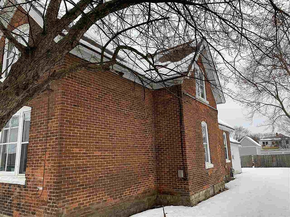 2nd image of 210 Hazel St