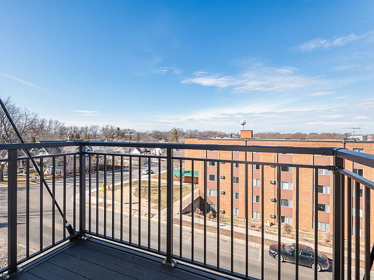 The Uptown Apartments — Photo 46