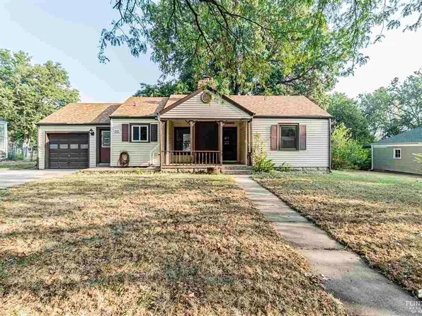 640 W Chestnut St, Junction City, KS 66441