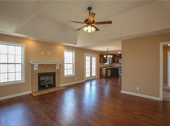 3rd image of 85 Fox Xing Lot 85