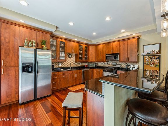 4th image of 2824 N Greenwood Ave #B