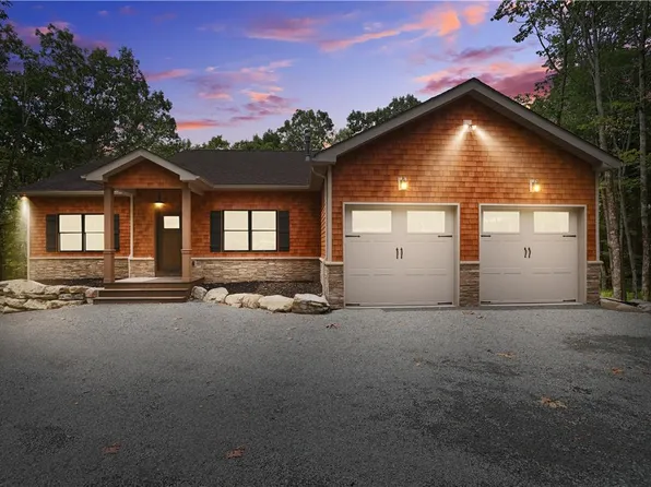 805 Visalia Ct, Lords Valley, PA 18428