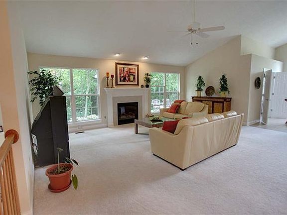 4th image of 2351 Oakbrook Blvd