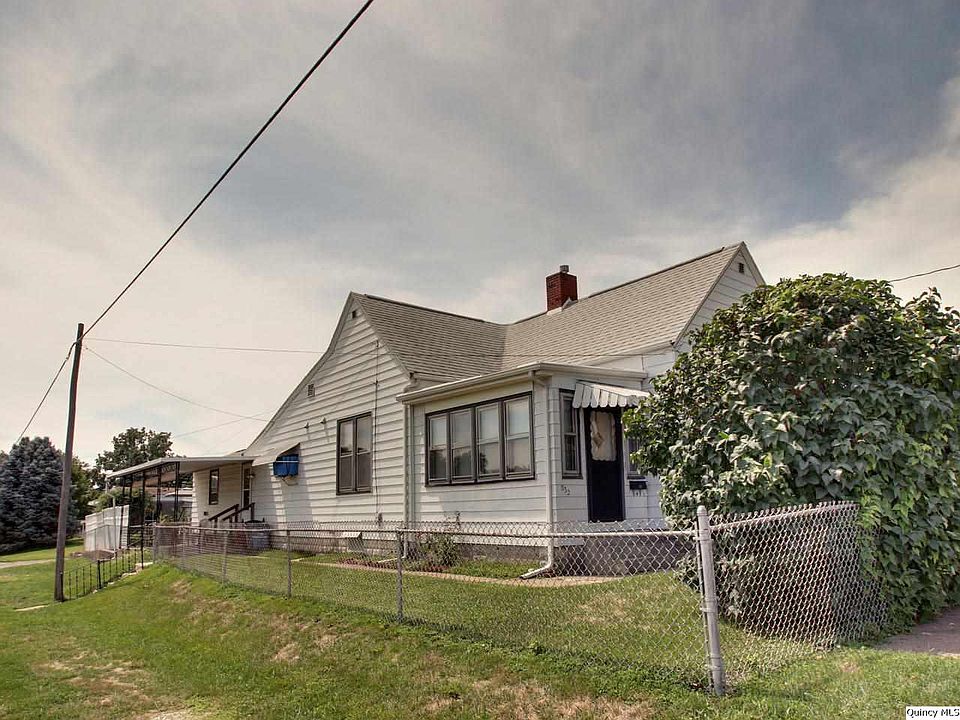 1st image of 832 Van Buren St