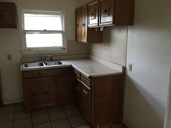 3rd image of 2745 N Denver Ave