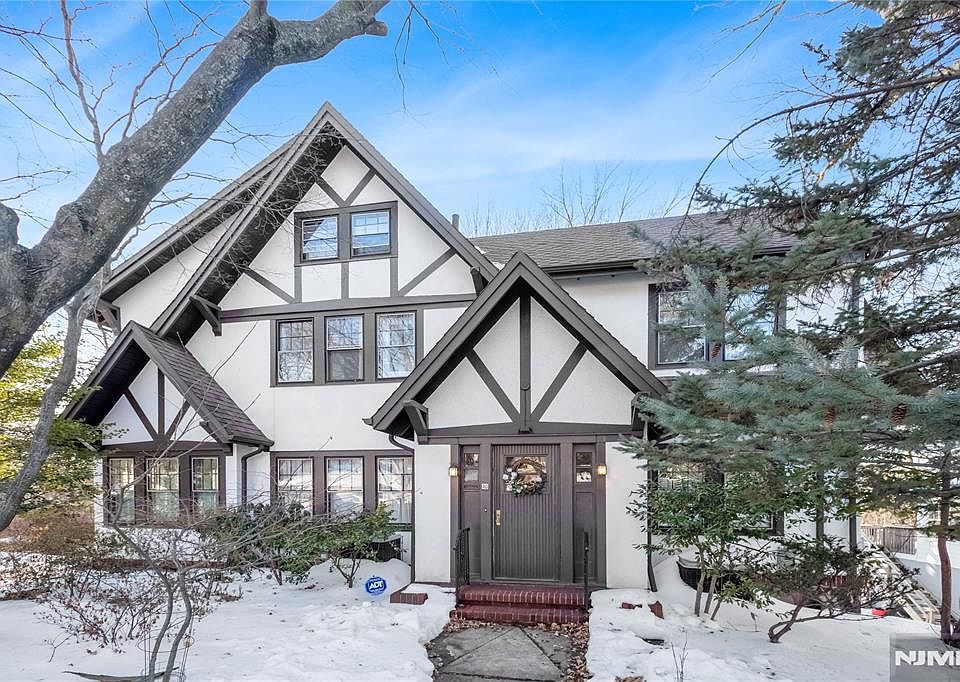 1st image of 20 Paulin Blvd