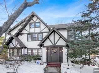 20 Paulin Blvd, Leonia, NJ 07605