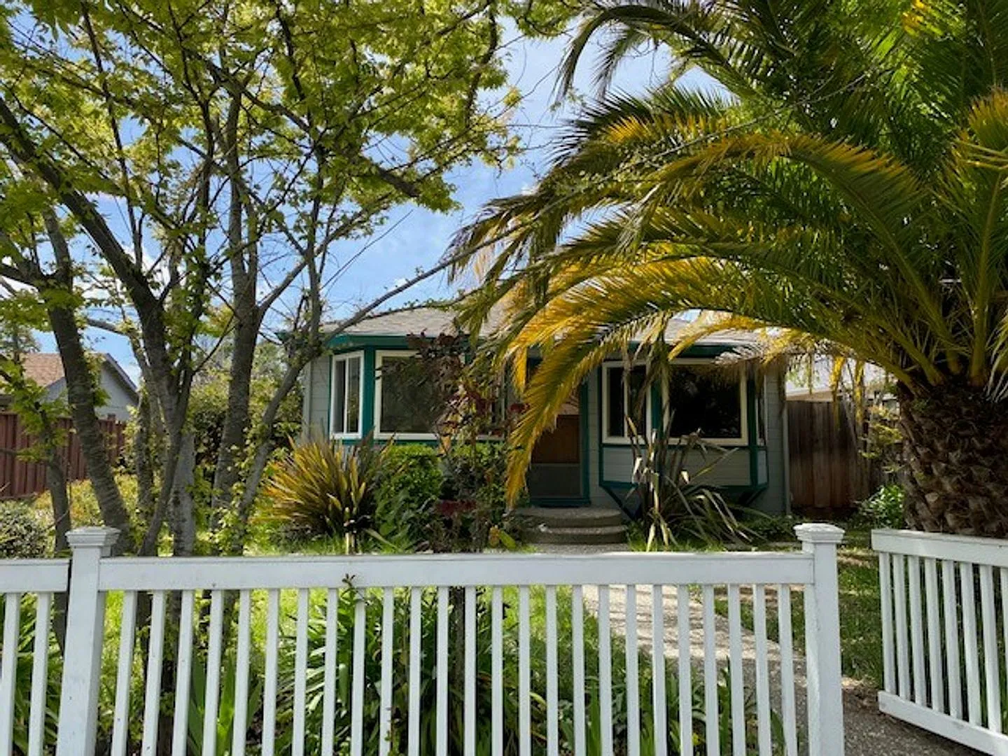 214 Alexander Ave photo 1
