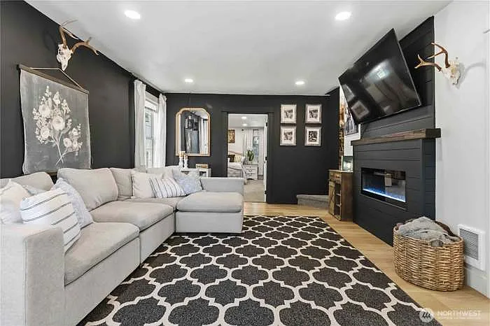 2405 Sunrise St — Photo 9