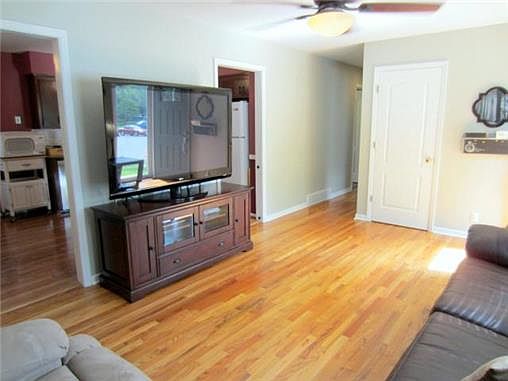 5th image of 9907 Oakdell Dr