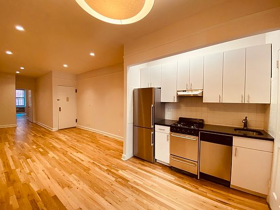 3rd image of 447 W 56th St #3RE