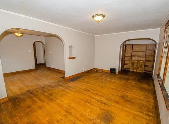 2nd image of 827 S 35th St