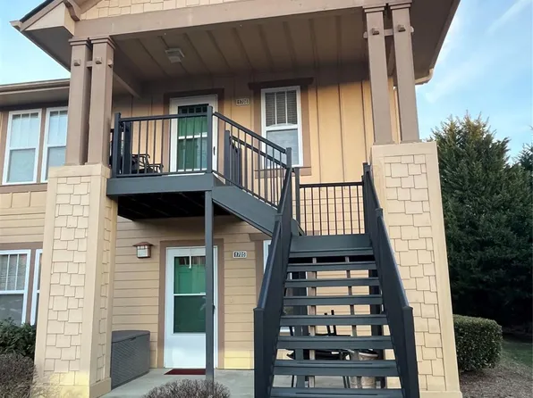 1706 Deermouse Way, Hendersonville, NC 28792