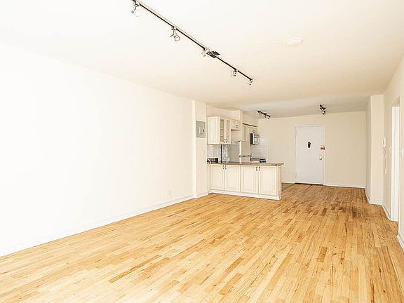 4th image of 204 W 14th St APT 2A