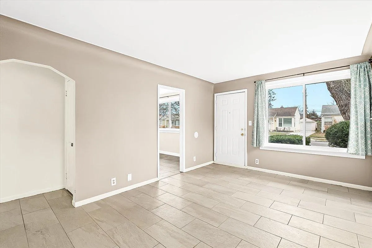 2 bed, 842 sqft, $1,525 — Photo 4