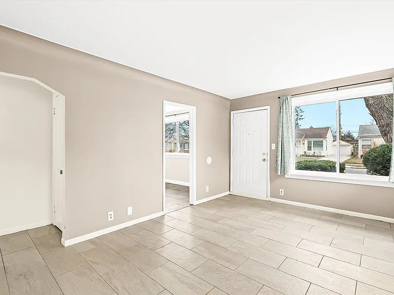 1694 Garfield St — Photo 4