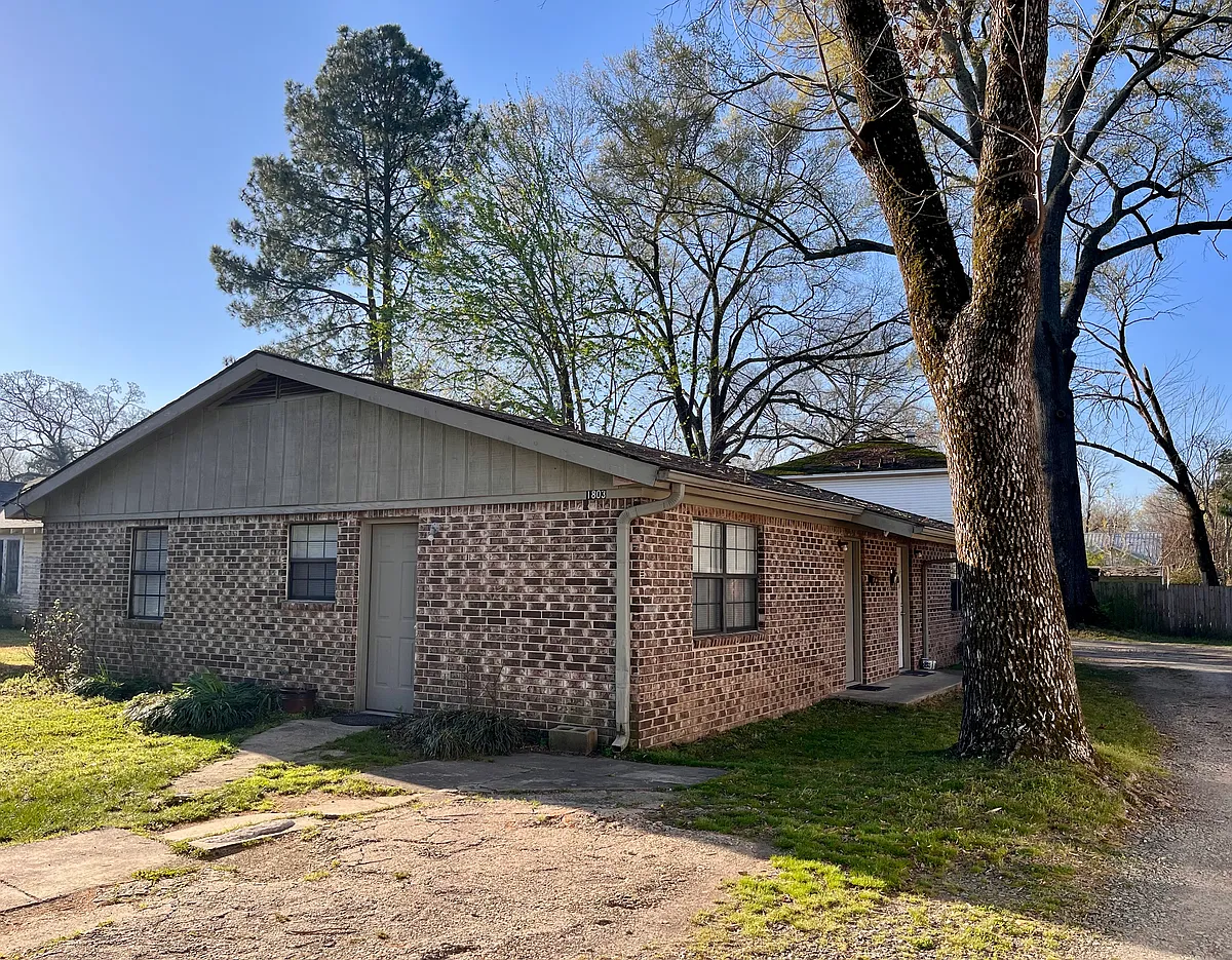 Building Photo - 1803 Hairston St #A
