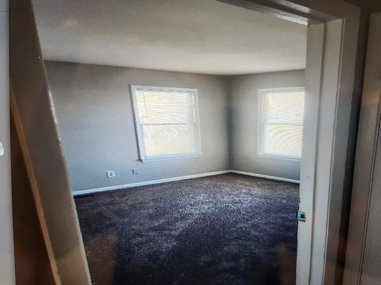 1054 Bay St — Photo 4