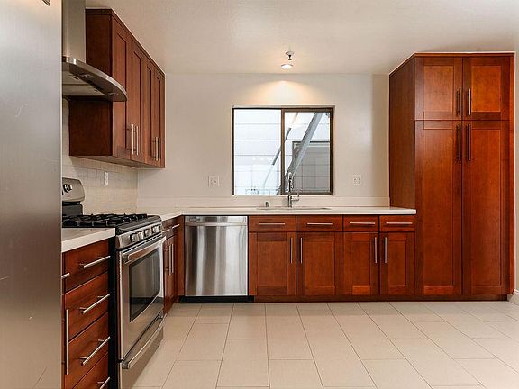 5th image of 415 Parker Ave