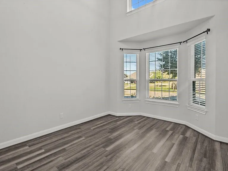 13814 Russell Ct — Photo 7