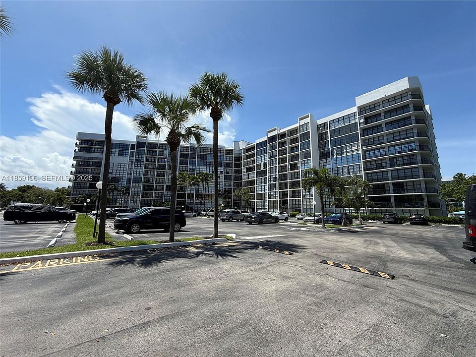1st image of 800 Parkview Dr APT 405