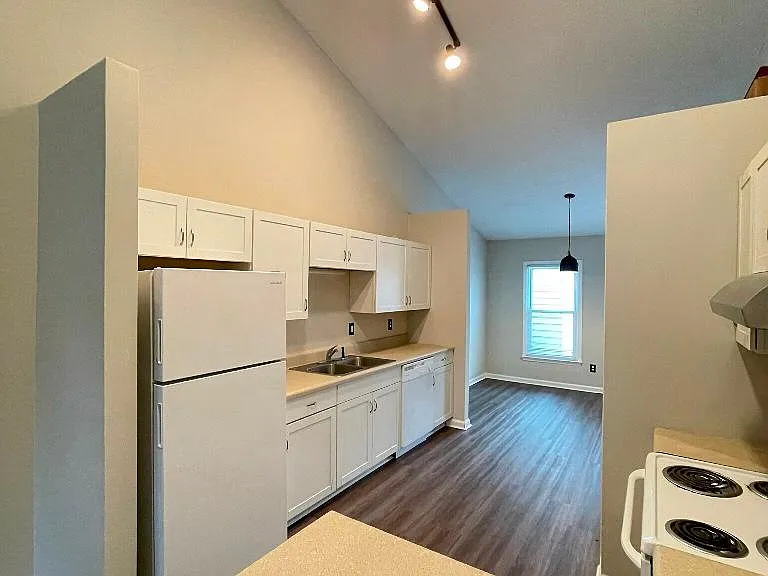3311 Brookline Ct — Photo 5