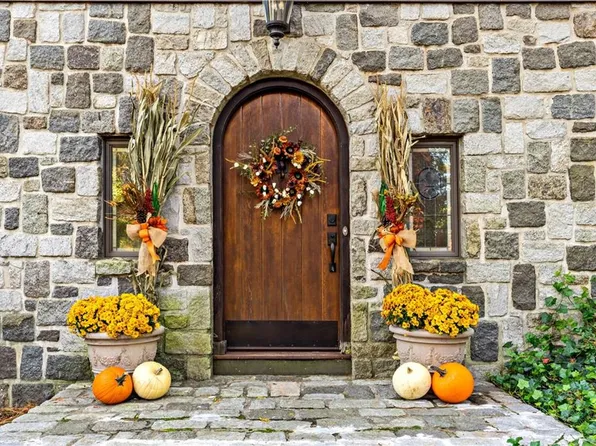 55 Rawson Rd, Cumberland, RI 02864