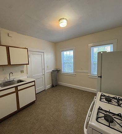 4th image of 11 Clyde Rd #21