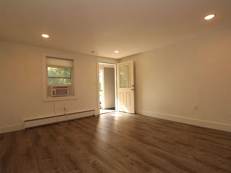 18 Lindsey St — Photo 5