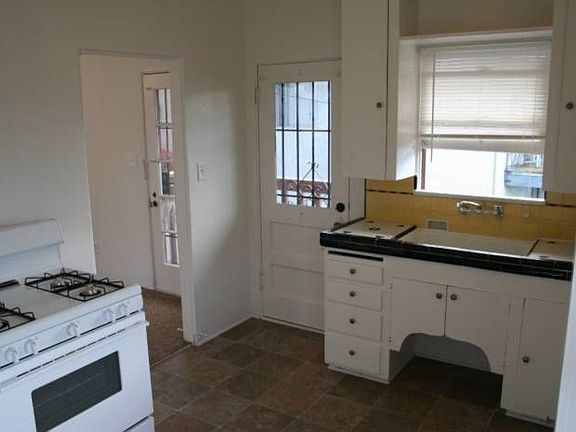 2nd image of 3037 Juniper St