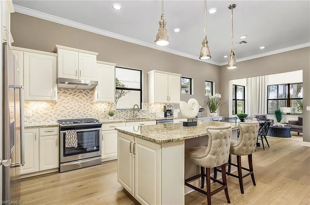 2 bed, 2.0 bath, 1900 sqft, $10,000 — Photo 4