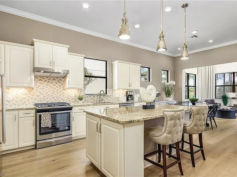 9248 Cormorant Dr — Photo 4