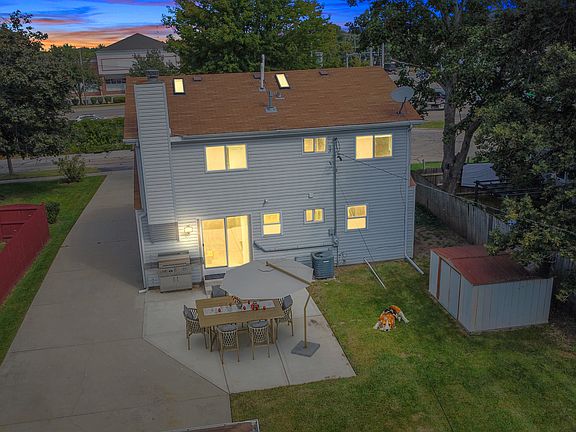 3rd image of 343 E North Ave