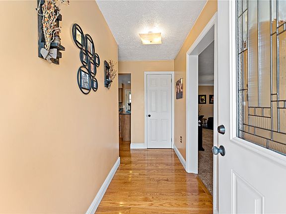 3rd image of 9 Midway Dr