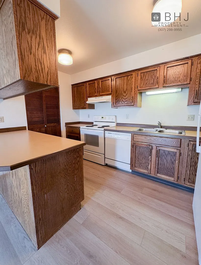 Skyview Estates B11 - Love — Photo 3
