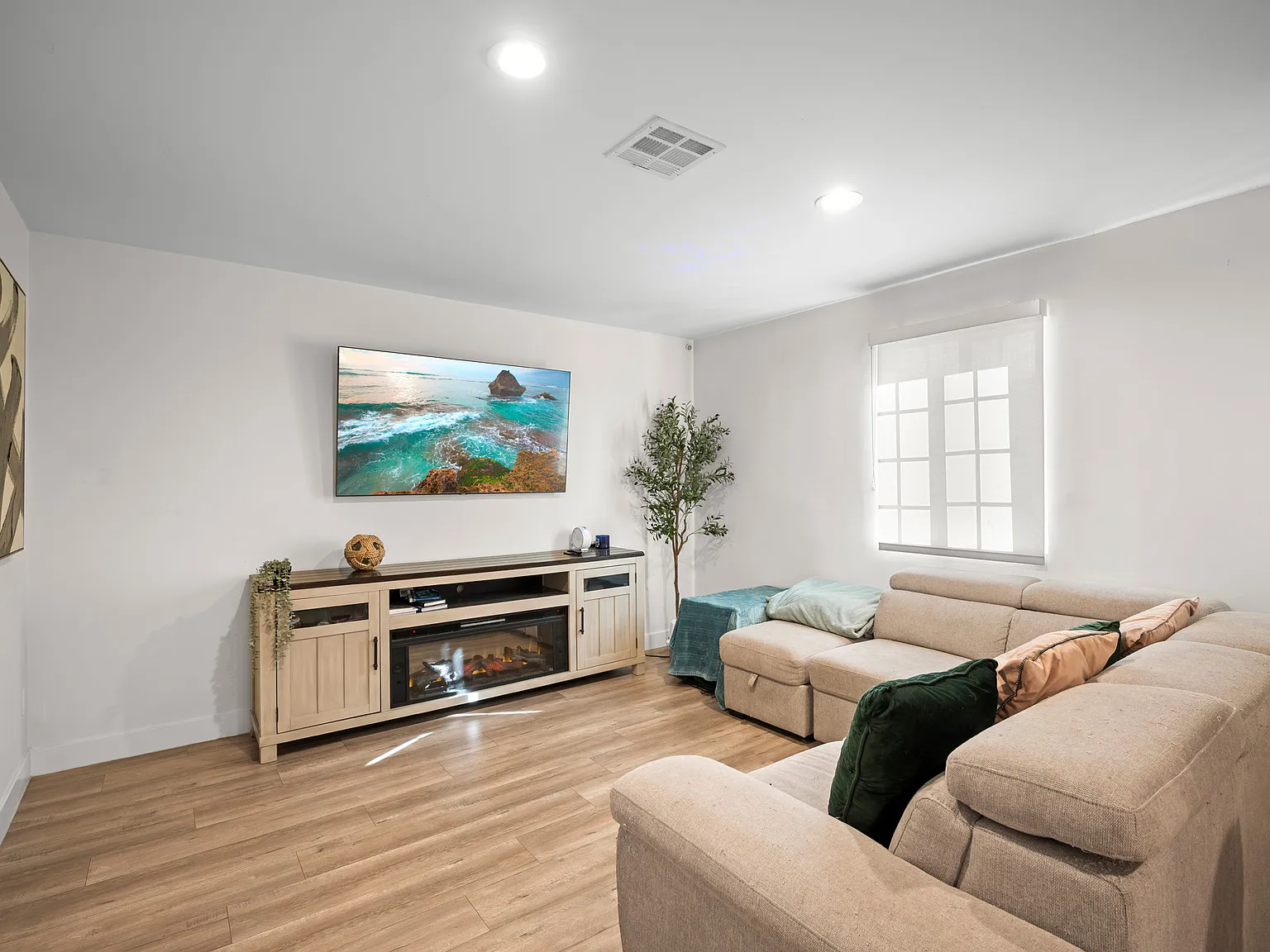 3 bed, 1000 sqft, $3,000 — Photo 4