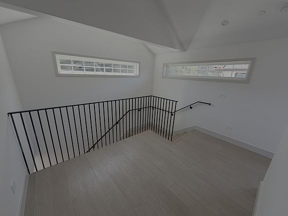5th image of 9 Gresham Ln