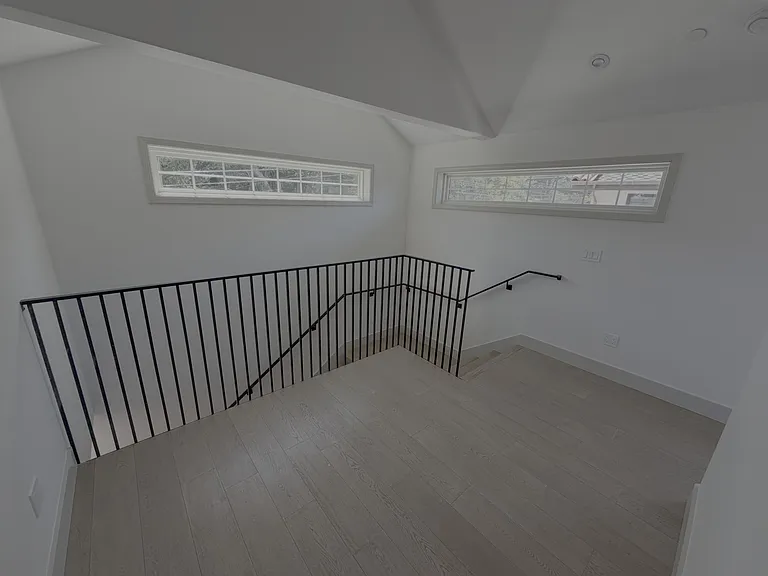 9 Gresham Ln — Photo 5