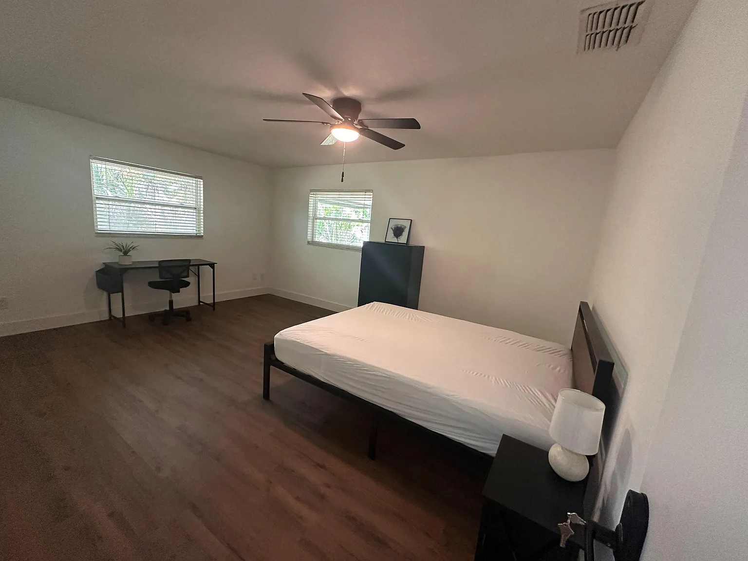 4 bed, 3.0 bath, 2220 sqft, $1,139 — Photo 1