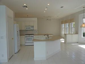 4th image of 722 Pinehurst Way