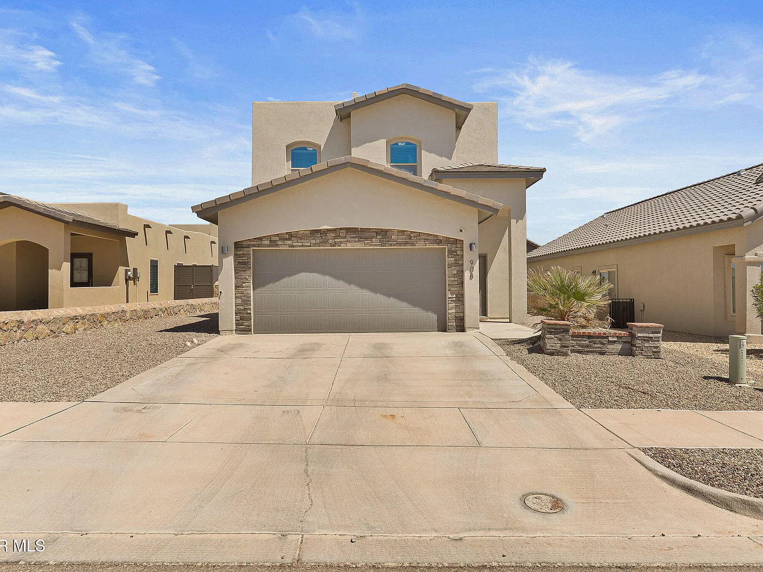 4 bed, 2.5 bath, 1738 sqft, $2,100 — Photo 1