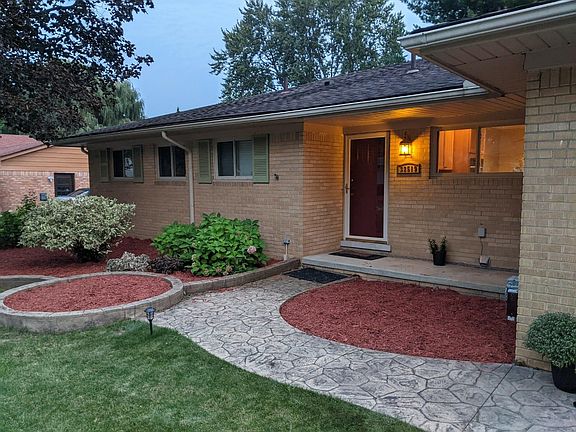 3rd image of 32519 Nestlewood St