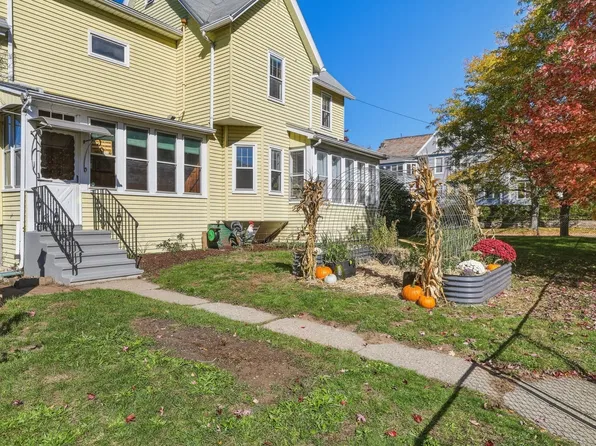 196 Sargeant St, Holyoke, MA 01040