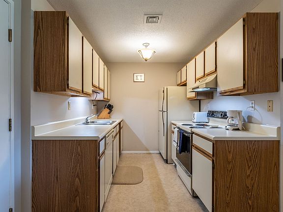 2nd image of 17 Blackstone Drive #36