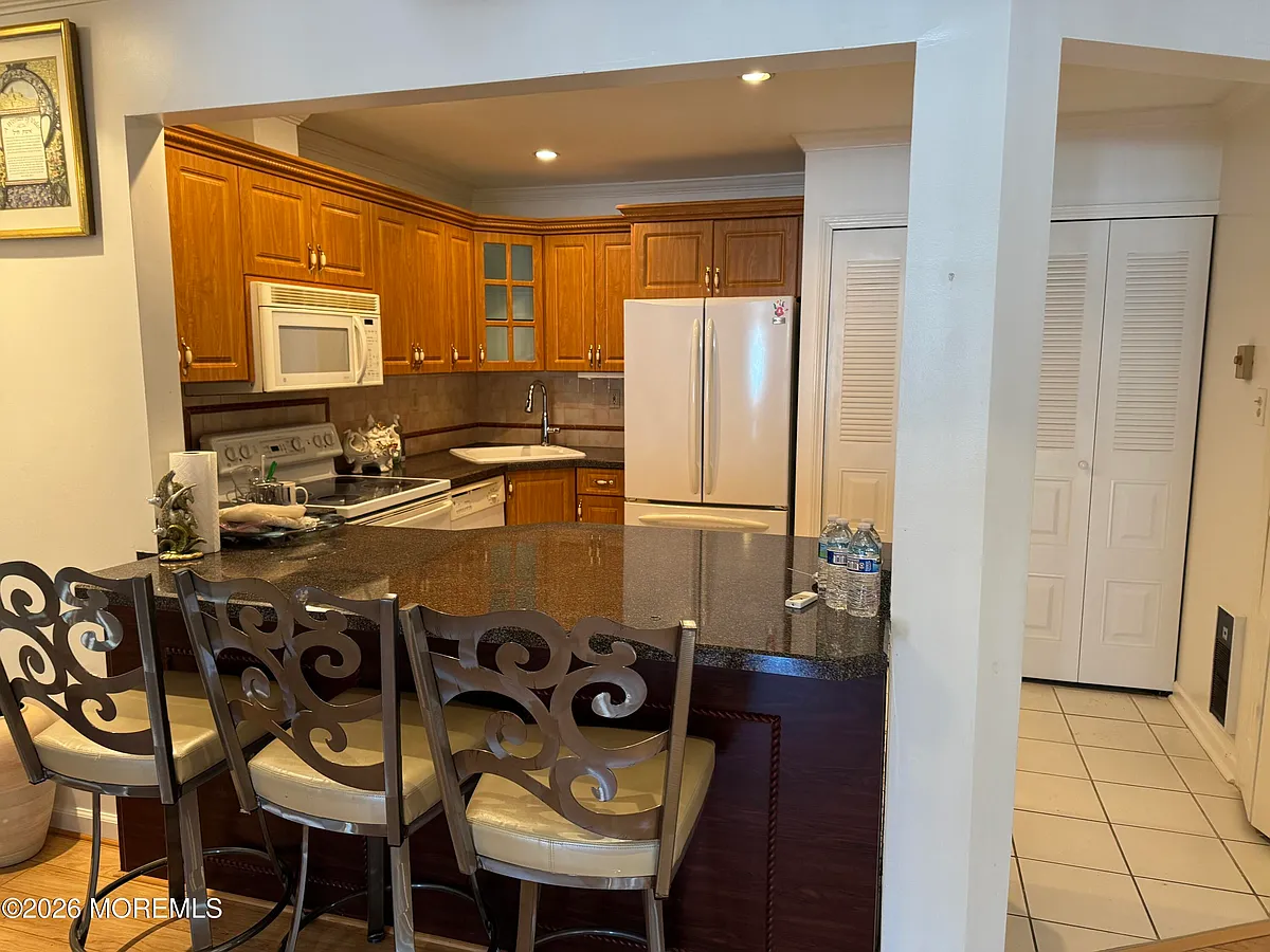 Building Photo - 134 Amberly Dr #E