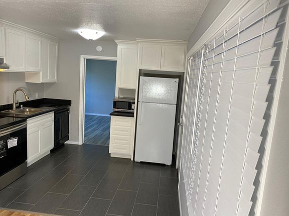 3rd image of 5959 Hilltop Dr #3