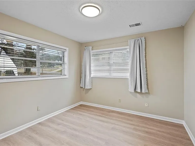 1201 Shoreham Dr — Photo 15